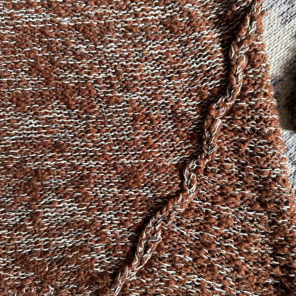 Universal Thread Sweater - Picture 3 of 4